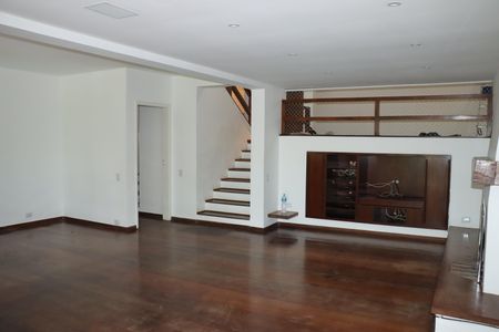 Casa de condomínio para alugar com 290m², 4 quartos e 4 vagasCopa