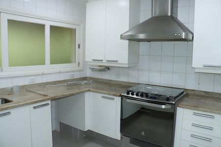 Casa de condomínio para alugar com 290m², 4 quartos e 4 vagasCozinha