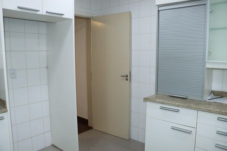 Casa de condomínio para alugar com 290m², 4 quartos e 4 vagasCozinha