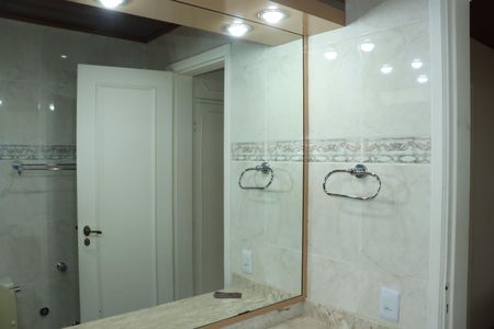 Casa de condomínio para alugar com 290m², 4 quartos e 4 vagasBanheiro da Suíte 2