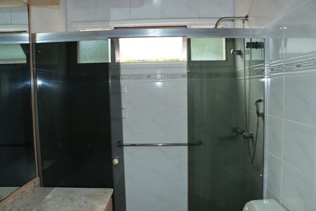 Casa de condomínio para alugar com 290m², 4 quartos e 4 vagasBanheiro da Suíte 4