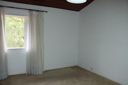 Casa de condomínio para alugar com 290m², 4 quartos e 4 vagasSuíte 3