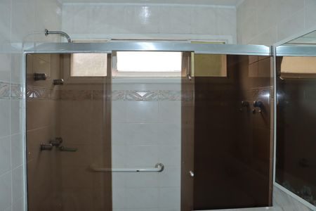 Casa de condomínio para alugar com 290m², 4 quartos e 4 vagasBanheiro da Suíte 3