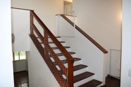 Casa de condomínio para alugar com 290m², 4 quartos e 4 vagasCorredor