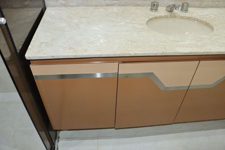 Casa de condomínio para alugar com 290m², 4 quartos e 4 vagasBanheiro da Suíte 1