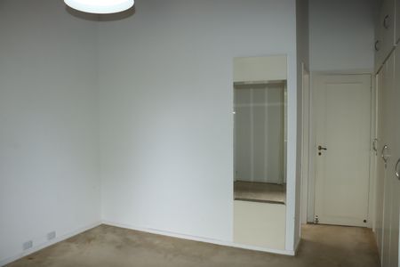 Casa de condomínio para alugar com 290m², 4 quartos e 4 vagasSuíte 3