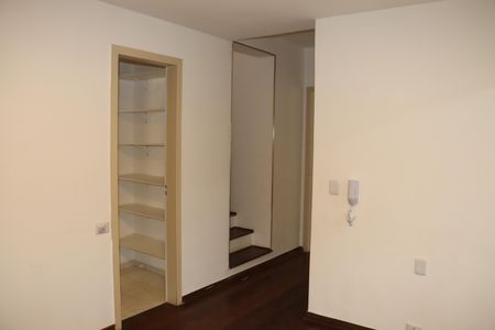 Casa de condomínio para alugar com 290m², 4 quartos e 4 vagasCorredor