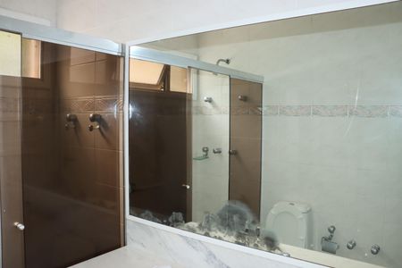 Casa de condomínio para alugar com 290m², 4 quartos e 4 vagasBanheiro da Suíte 3