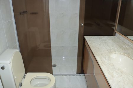 Casa de condomínio para alugar com 290m², 4 quartos e 4 vagasBanheiro da Suíte 1