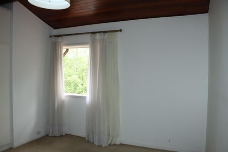 Casa de condomínio para alugar com 290m², 4 quartos e 4 vagasSuíte 3