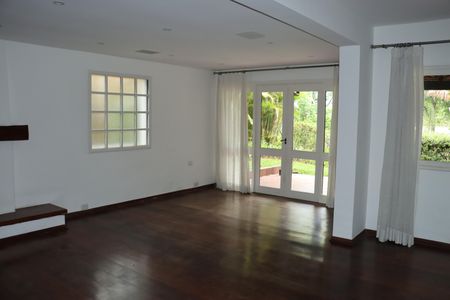 Casa de condomínio para alugar com 290m², 4 quartos e 4 vagasCopa