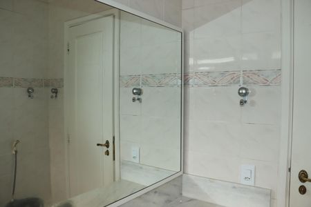 Casa de condomínio para alugar com 290m², 4 quartos e 4 vagasBanheiro da Suíte 3