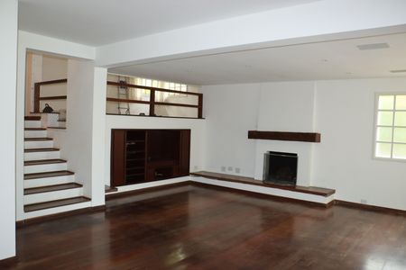 Casa de condomínio para alugar com 290m², 4 quartos e 4 vagasCopa