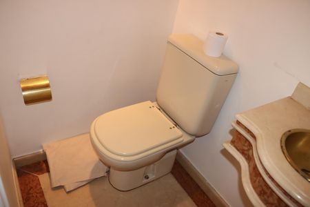 Casa de condomínio para alugar com 290m², 4 quartos e 4 vagasLavabo