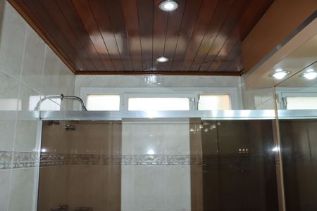 Casa de condomínio para alugar com 290m², 4 quartos e 4 vagasBanheiro da Suíte 1