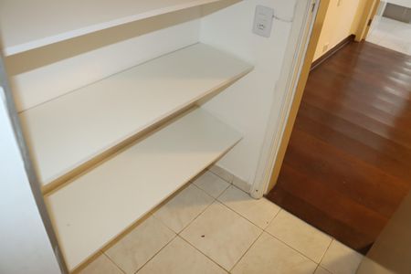 Casa de condomínio para alugar com 290m², 4 quartos e 4 vagasDespensa