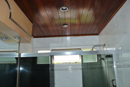 Casa de condomínio para alugar com 290m², 4 quartos e 4 vagasBanheiro da Suíte 4