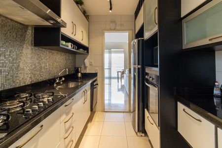 Cozinha de apartamento à venda com 2 quartos, 93m² em Vila Augusta, Guarulhos