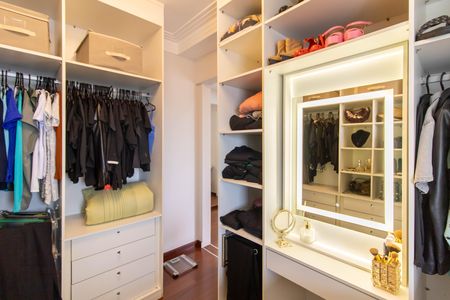 Apartamento à venda com 93m², 2 quartos e 2 vagas Apartamento à venda com 93m², 2 quartos e 2 vagasCloset