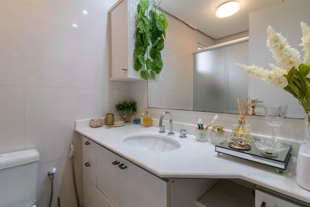 Apartamento à venda com 93m², 2 quartos e 2 vagas Apartamento à venda com 93m², 2 quartos e 2 vagasBanheiro da Suíte