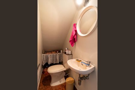 Casa à venda com 170m², 2 quartos e 2 vagasLavabo