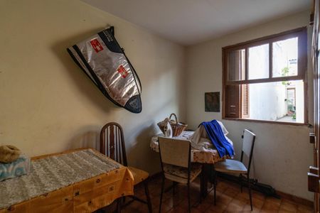 Casa à venda com 170m², 2 quartos e 2 vagasQuarto de Serviço