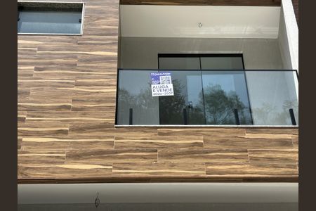 Casa à venda com 140m², 3 quartos e 1 vagaFachada + plaquinha