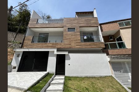 Casa à venda com 140m², 3 quartos e 1 vagaFachada