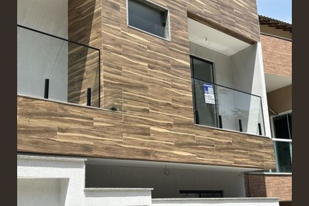 Casa à venda com 140m², 3 quartos e 1 vagaFachada + plaquinha