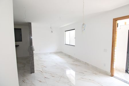 Sala de casa à venda com 3 quartos, 140m² em Taquara, Rio de Janeiro