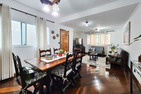 Casa à venda com 140m², 3 quartos e 2 vagasSala