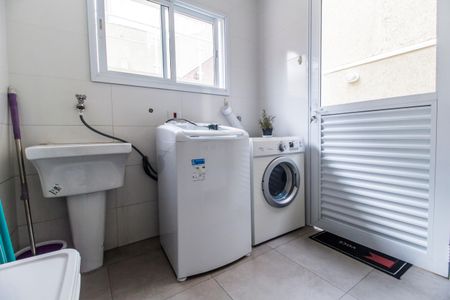 Casa de condomínio à venda com 224m², 3 quartos e 4 vagas Casa de condomínio à venda com 224m², 3 quartos e 4 vagasÁrea de Serviço