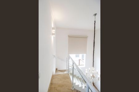 Casa de condomínio à venda com 224m², 3 quartos e 4 vagas Casa de condomínio à venda com 224m², 3 quartos e 4 vagasEscada