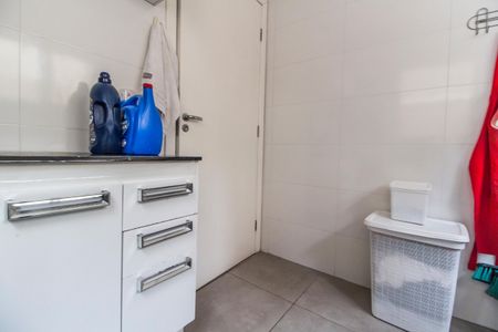 Casa de condomínio à venda com 224m², 3 quartos e 4 vagas Casa de condomínio à venda com 224m², 3 quartos e 4 vagasÁrea de Serviço