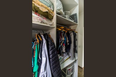 Casa de condomínio à venda com 224m², 3 quartos e 4 vagas Casa de condomínio à venda com 224m², 3 quartos e 4 vagasCloset da suíte