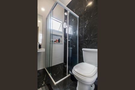 Casa de condomínio à venda com 224m², 3 quartos e 4 vagas Casa de condomínio à venda com 224m², 3 quartos e 4 vagasBanheiro Social