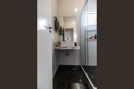 Casa de condomínio à venda com 224m², 3 quartos e 4 vagas Casa de condomínio à venda com 224m², 3 quartos e 4 vagasBanheiro Social