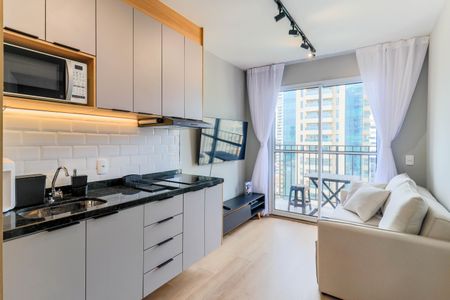 Cozinha de apartamento para alugar com 1 quarto, 28m² em Campo Belo, São Paulo