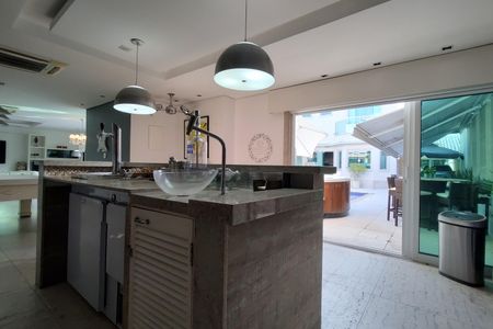 Casa de condomínio à venda com 485m², 4 quartos e 5 vagasEspaço Gourmet