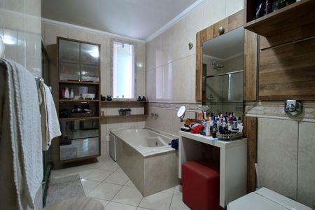 Casa de condomínio à venda com 485m², 4 quartos e 5 vagasBanheiro da Suíte 2