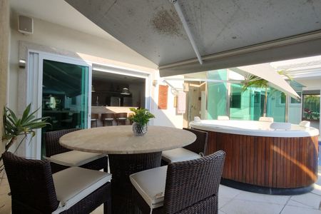 Casa de condomínio à venda com 485m², 4 quartos e 5 vagasÁrea gourmet