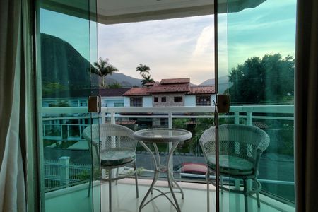 Casa de condomínio à venda com 485m², 4 quartos e 5 vagasVaranda do Quarto Suíte 2