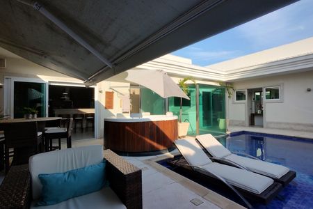 Casa de condomínio à venda com 485m², 4 quartos e 5 vagasPiscina