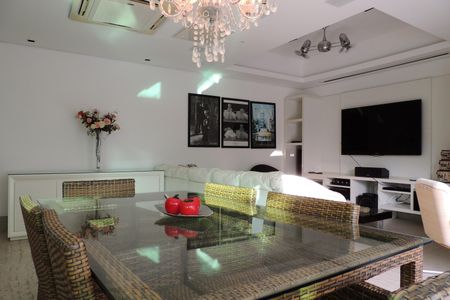 Casa de condomínio à venda com 485m², 4 quartos e 5 vagasEspaço Gourmet