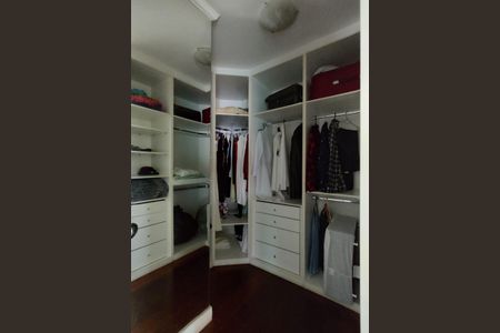 Casa de condomínio à venda com 485m², 4 quartos e 5 vagasCloset da suíte 3