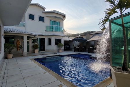 Casa de condomínio à venda com 485m², 4 quartos e 5 vagasPiscina