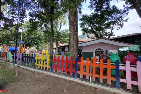 Casa de condomínio à venda com 485m², 4 quartos e 5 vagasÁrea comum - Playground