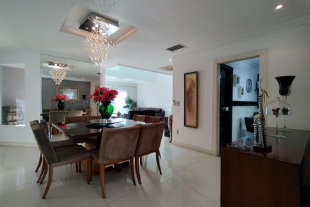 Casa de condomínio à venda com 485m², 4 quartos e 5 vagasSala de Jantar