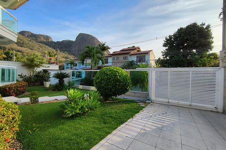 Casa de condomínio à venda com 485m², 4 quartos e 5 vagasQuintal