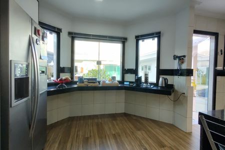 Casa de condomínio à venda com 485m², 4 quartos e 5 vagasCozinha - Armários